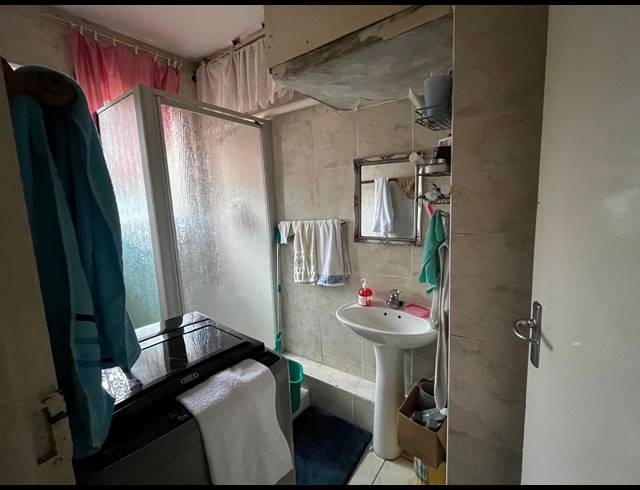 2 BEDROOM APARTMENT FOR SALE IN PINETOWN CENTRAL